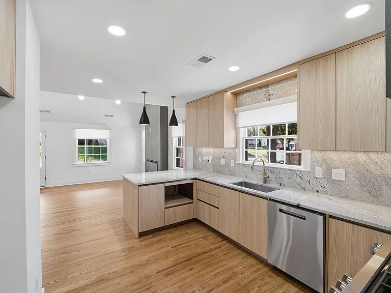 1838 Merriman Ave — Photo 4