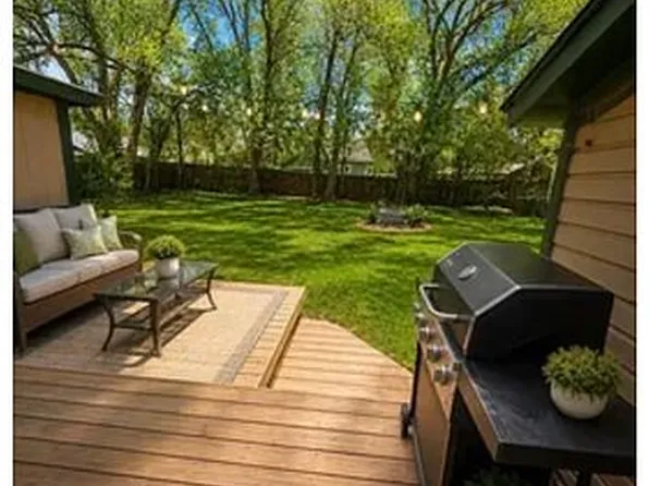 2062 Lyans Dr, La Canada Flintridge, CA 91011