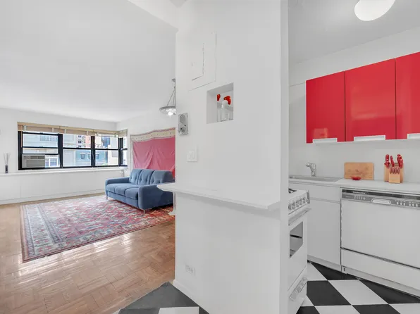 11 East 87th Street 9F image 3 of 9
