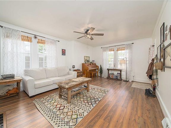 4th image of 220 Wilkesboro St