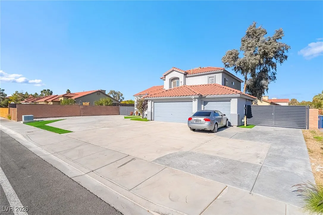 4 bed, 3.0 bath, 2426 sqft, $3,500 — Photo 4