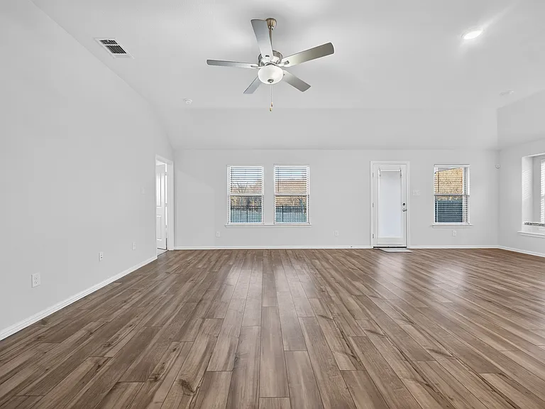 2704 Rambling Rd — Photo 13