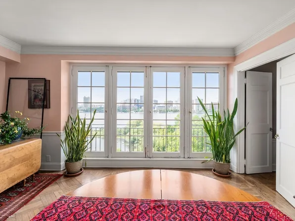 274 Beacon St #8 R, Boston, MA 02116