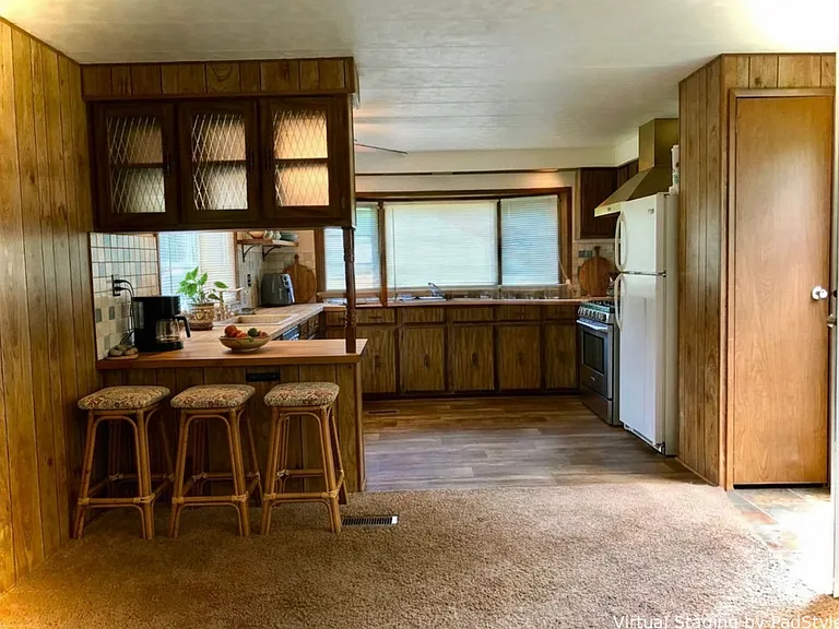 9945 Oak Terrace Rd — Photo 3