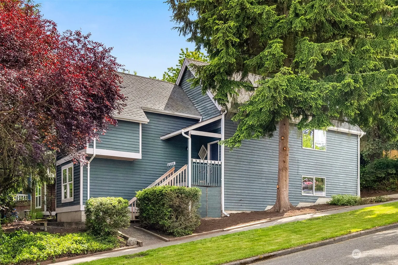 2717 E Denny Way photo 1