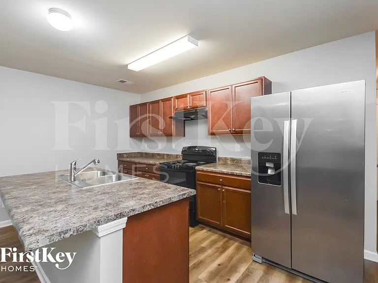 2044 Reavis Blf — Photo 6