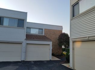 369 Cedar Tree Ct, Hoffman Estates, IL 60169