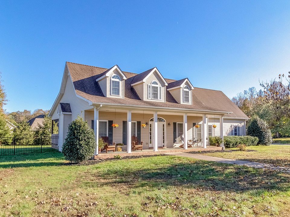 1st image of 1221 Fieldcrest Ln