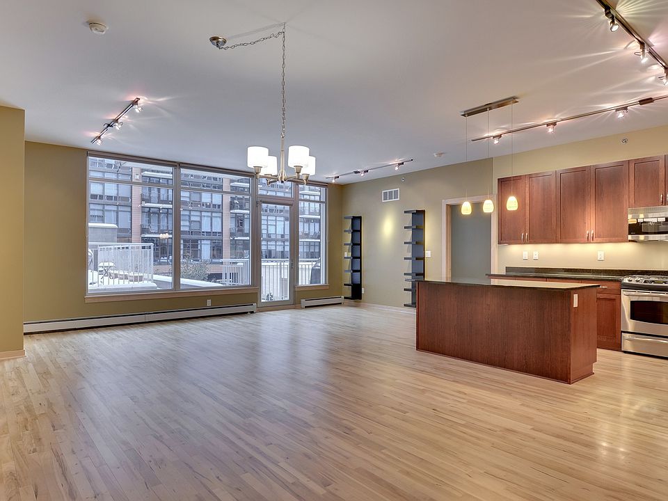 Dining with kitchen