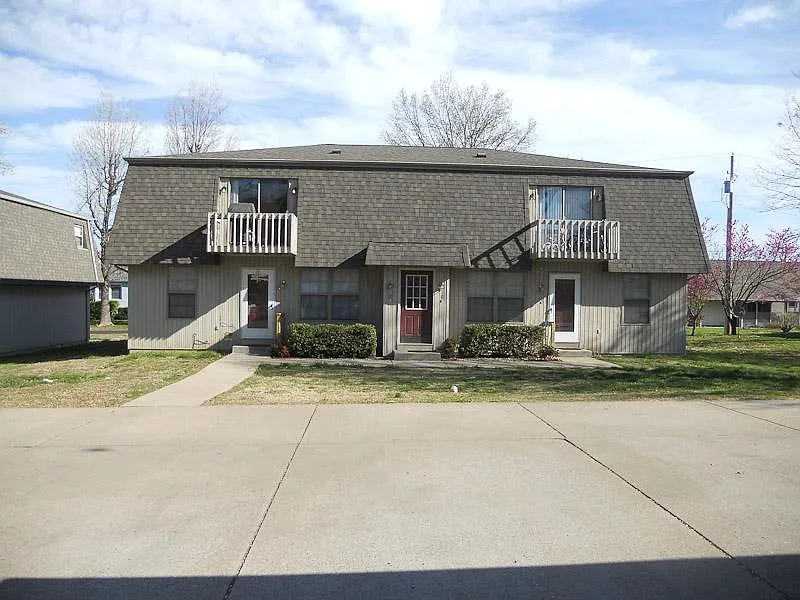 2 bed, 1.0 bath, 978 sqft, $850 — Photo 4