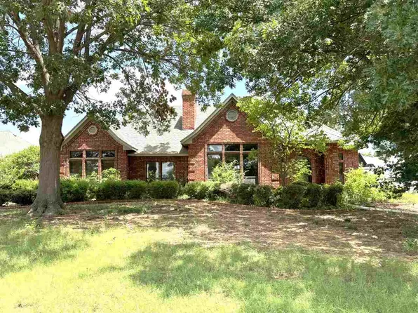 3102 NE Heritage Dr, Lawton, OK 73507