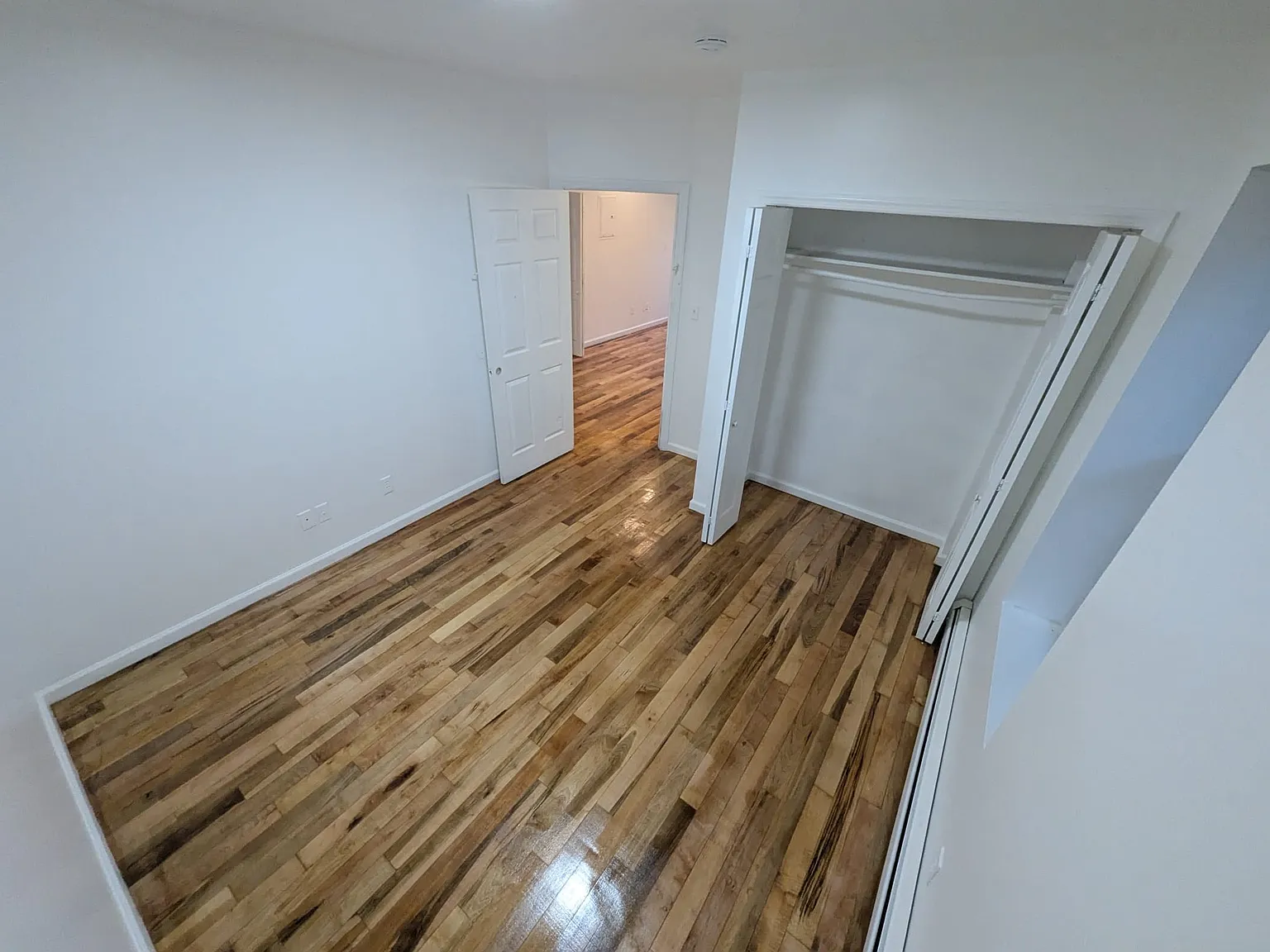 2 bed, 1900 sqft, $1,837 — Photo 4