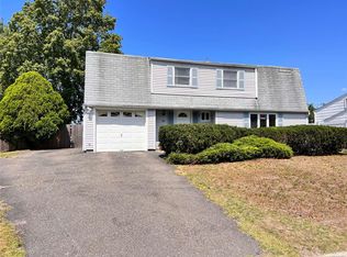 55 King Ave, Selden, NY 11784