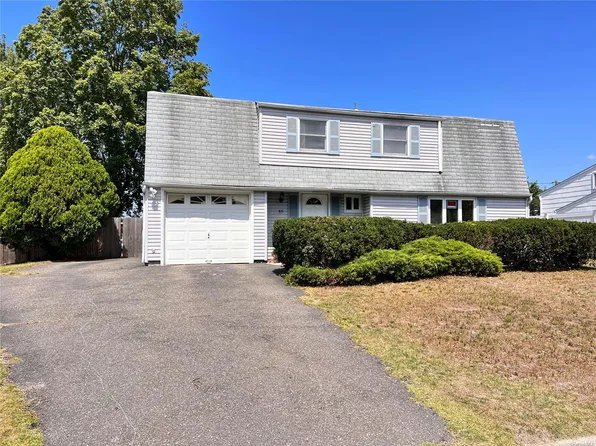 55 King Avenue, Selden, NY 11784