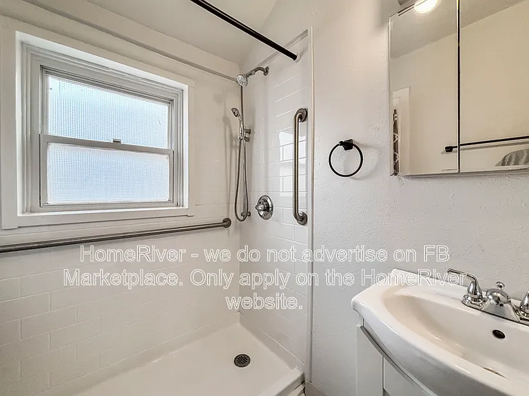 302 Mathews Ave — Photo 10