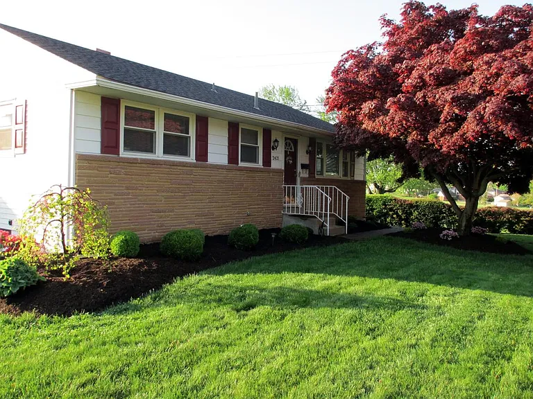 2421 Newell Dr — Photo 1