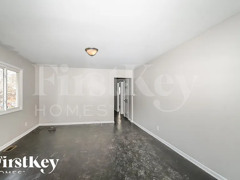 2531 Boulevard Pl — Photo 3
