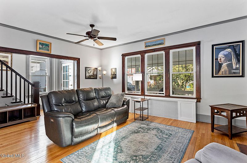 2nd image of 39 Lawnridge Avenue