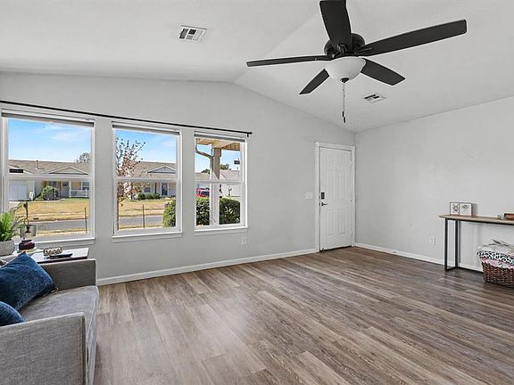 4th image of 916 Danbury Pl