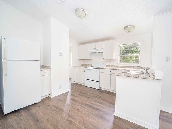 4th image of 4872 Evans St