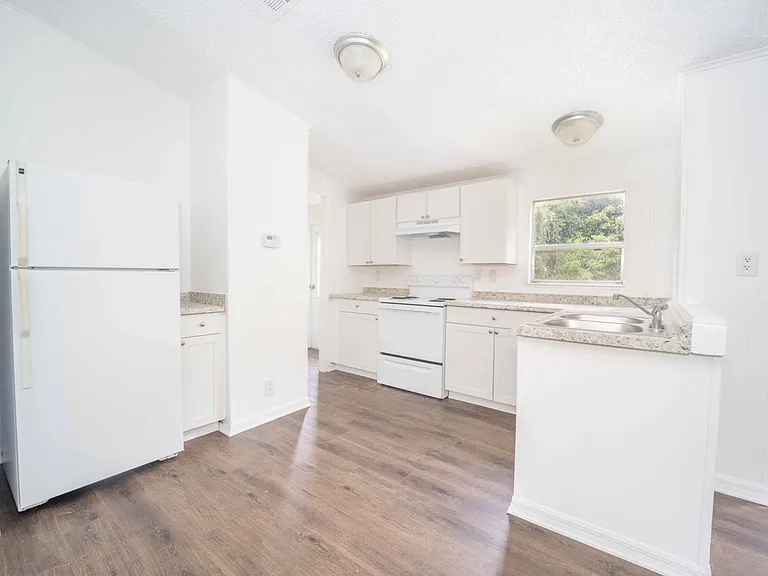 4872 Evans St — Photo 4