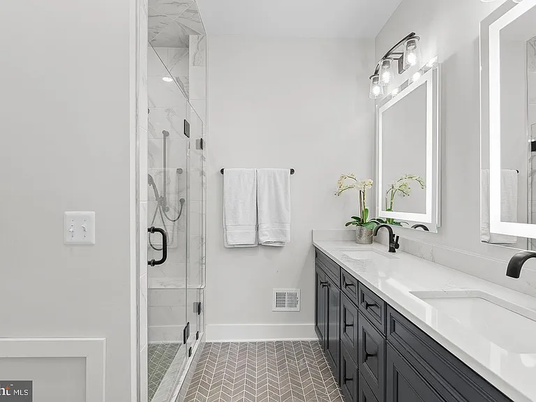 4422 Fair Lakes Ct — Photo 32