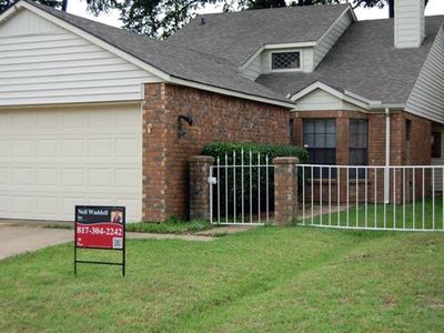 446 Sycamore Ln, Euless, TX, 76039