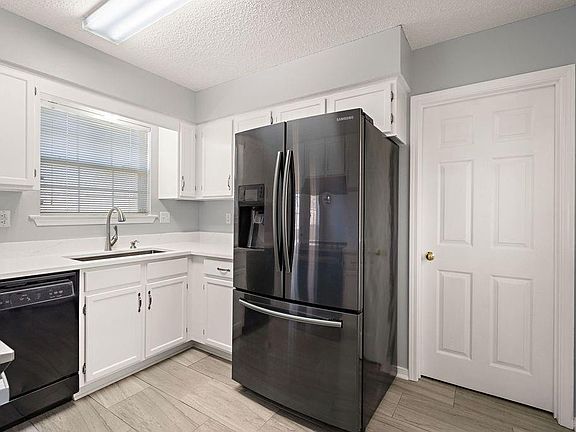 2nd image of 208 W Meadow Ct