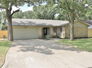 2110 Dartmouth Dr, Arlington, TX 76015