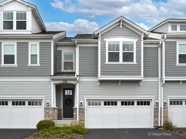 740 Riverbank Dr, Geneva, IL 60134