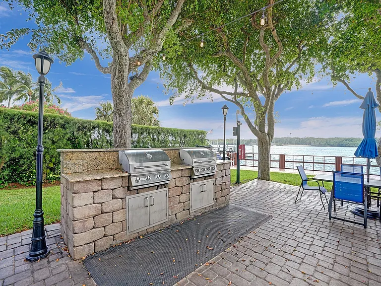 2121 N Ocean Blvd — Photo 4