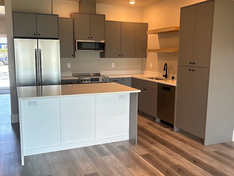 781 Georgia St — Photo 6