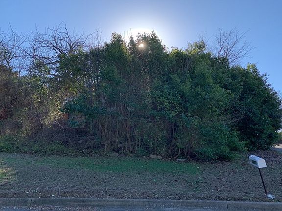 2nd image of 1207 Stonewall Trl