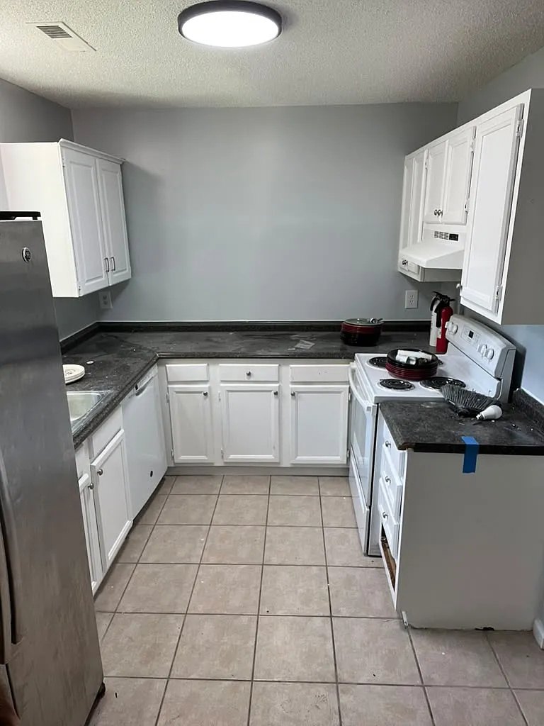2 bed, 1.5 bath, $1,400 — Photo 2