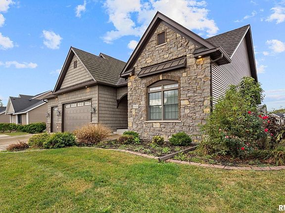 2nd image of 1422 Racine Ct