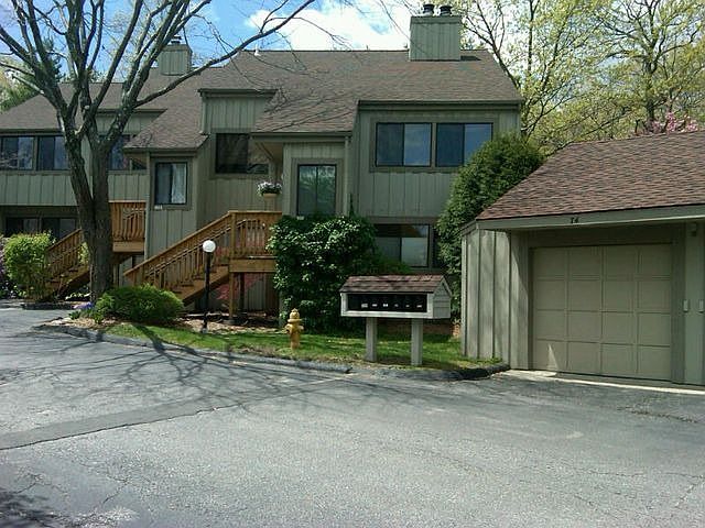 1st image of 230 Lakeside Dr #230