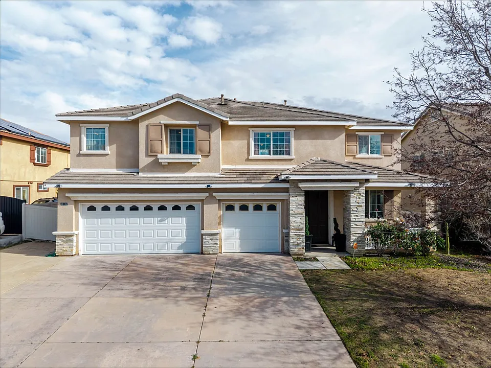 39112 Desert Holly Ln