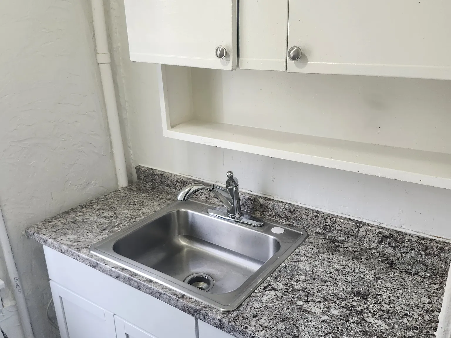 1 bed, 800 sqft, $1,145 — Photo 1