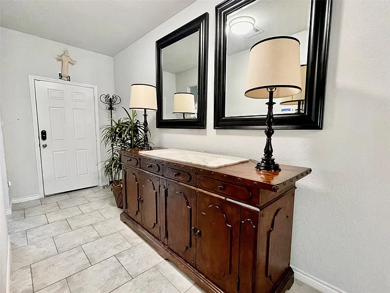 1916 Thorndyke Ln — Photo 8