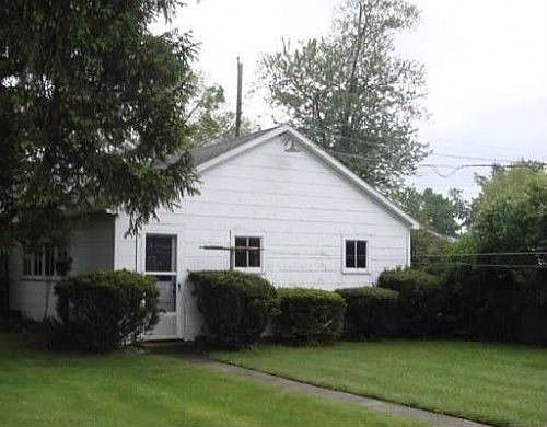 2nd image of 833 Fair Rd