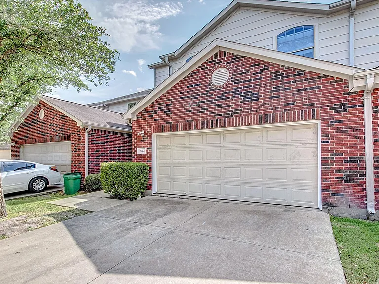 3742 E Ashford Villa Ln — Photo 2
