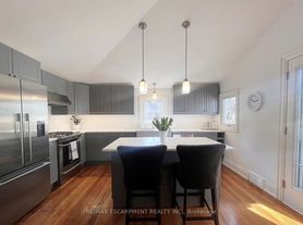 32 Rodman St, Saint Catharines, ON