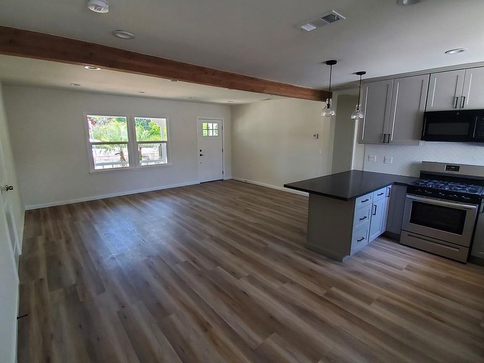 1st image of 14156 Emelita St