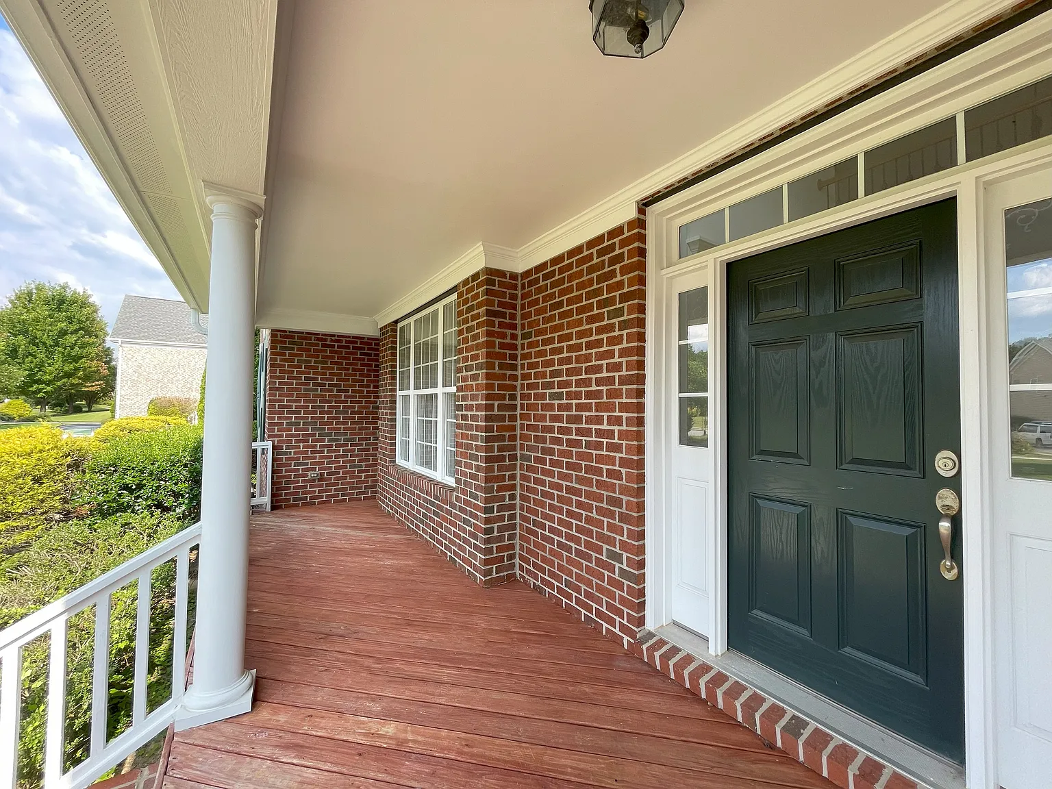 5 bed, 4.5 bath, 4718 sqft, $4,800 — Photo 2