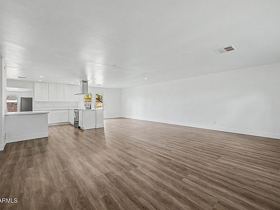 4th image of 756 E LOYOLA Drive