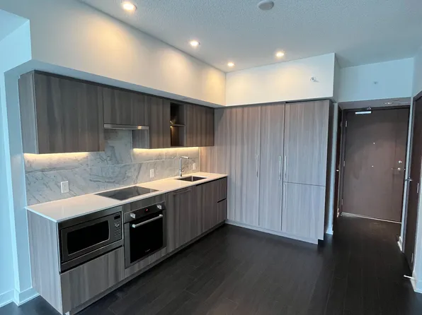 19 Bathurst St, Toronto, ON