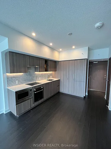 19 Bathurst St #2107 Photo 1