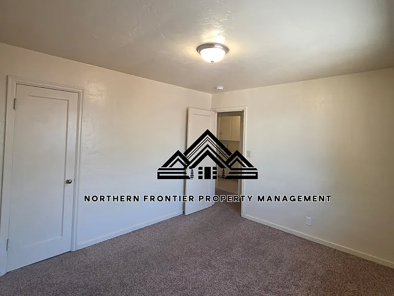 516 E Pine St — Photo 7