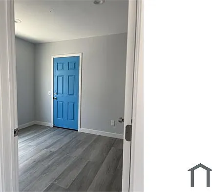 421 S Boyle Ave — Photo 16