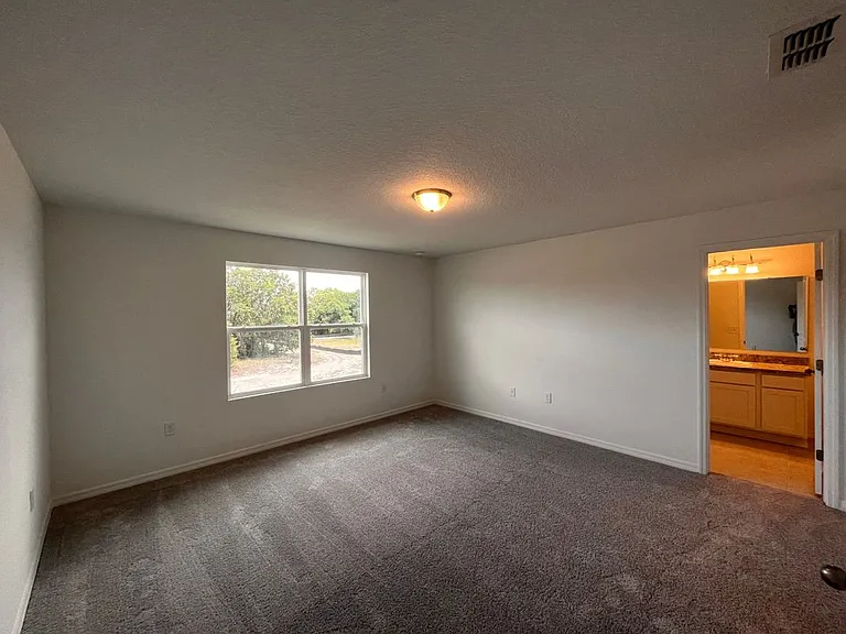 1004 Appleton St — Photo 12